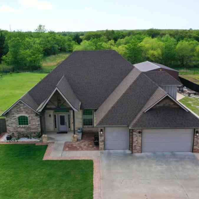 front view of home in Shawnee, Oklahoma with new roof installed by Triple Diamond Construction