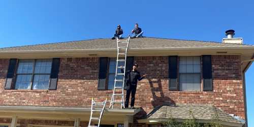 roofer and insurance adjuster on home